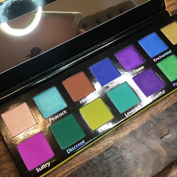 Pinky rose “exotic peacock eyeshadow pallet - Picture 3 of 8